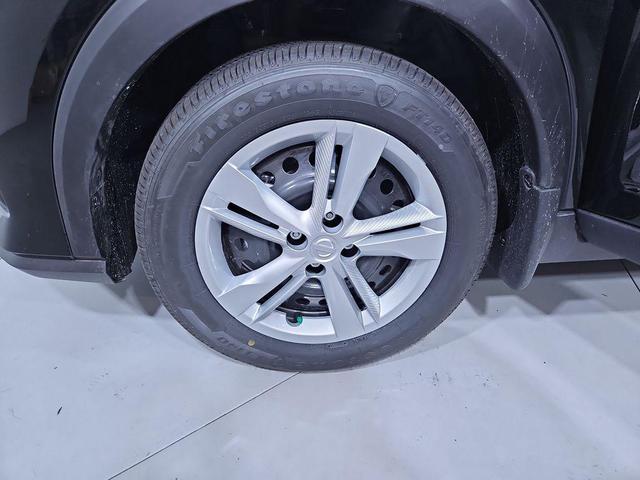 Photo of 2025 Super Black Nissan Kicks Play