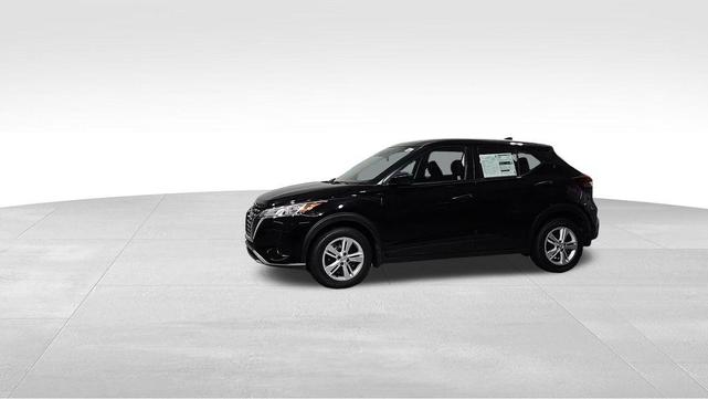 Photo of 2025 Super Black Nissan Kicks Play