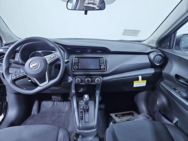 Photo of 2025 Super Black Nissan Kicks Play