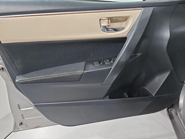 Photo of 2014 Classic Silver Metallic Toyota Corolla