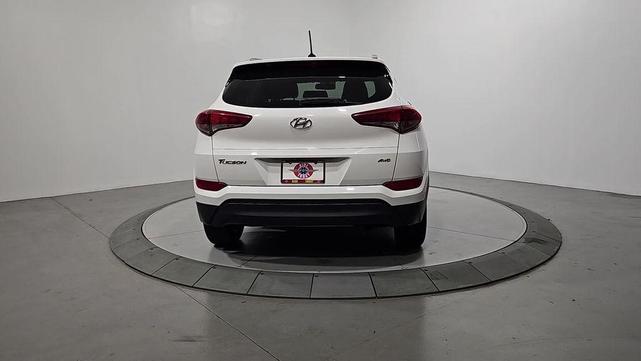 Photo of 2016 Dazzling White Hyundai TUCSON