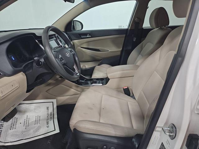 Photo of 2016 Dazzling White Hyundai TUCSON