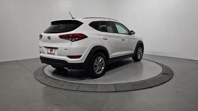 Photo of 2016 Dazzling White Hyundai TUCSON