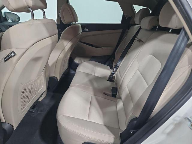 Photo of 2016 Dazzling White Hyundai TUCSON