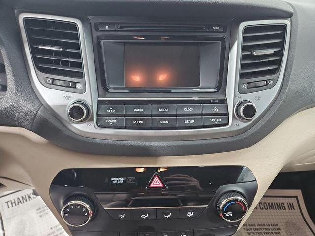 Photo of 2016 Dazzling White Hyundai TUCSON