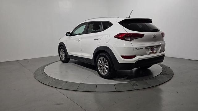 Photo of 2016 Dazzling White Hyundai TUCSON