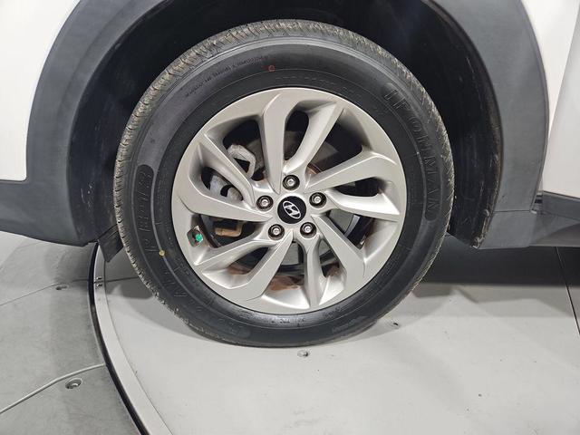 Photo of 2016 Dazzling White Hyundai TUCSON