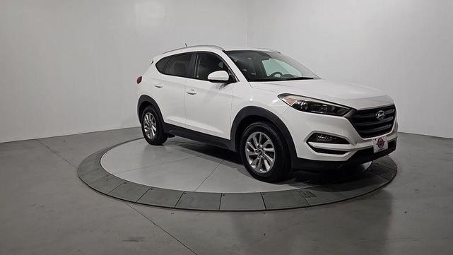 Photo of 2016 Dazzling White Hyundai TUCSON