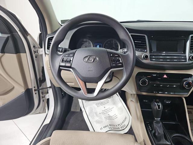 Photo of 2016 Dazzling White Hyundai TUCSON