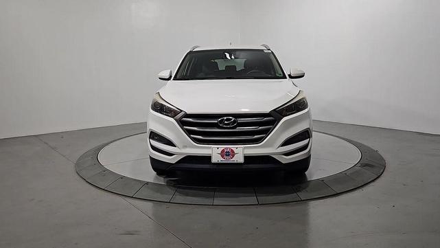 Photo of 2016 Dazzling White Hyundai TUCSON