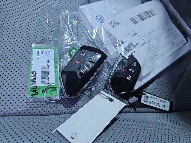 Photo of 2025 Platinum Gray Metallic Volkswagen Tiguan