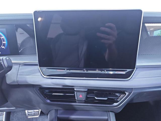 Photo of 2025 Platinum Gray Metallic Volkswagen Tiguan