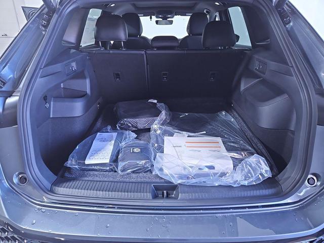 Photo of 2025 Platinum Gray Metallic Volkswagen Tiguan