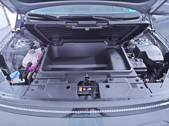 Photo of 2025 Gray Pearl Hyundai KONA EV