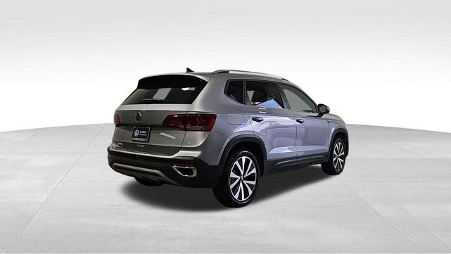 Photo of 2024 Pyrite Silver Metallic Volkswagen Taos
