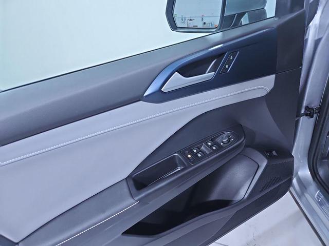 Photo of 2024 Pyrite Silver Metallic Volkswagen Taos