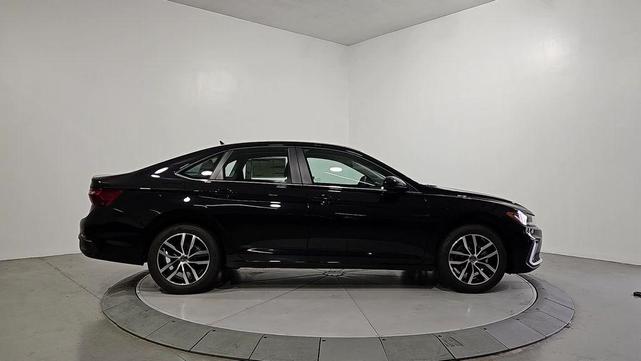 Photo of 2025 Deep Black Pearl Effect Volkswagen Jetta