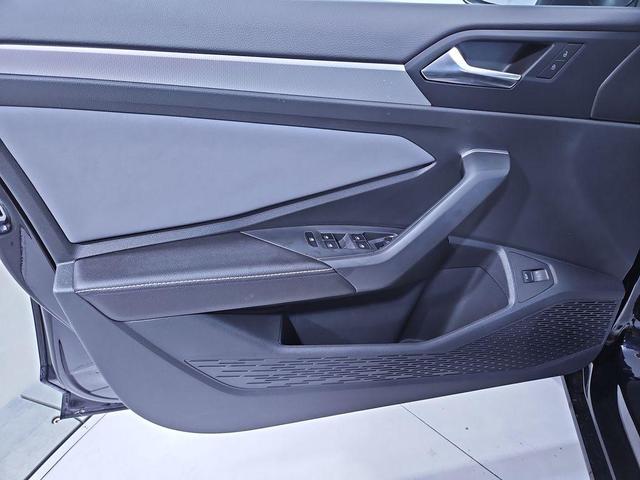 Photo of 2025 Deep Black Pearl Effect Volkswagen Jetta