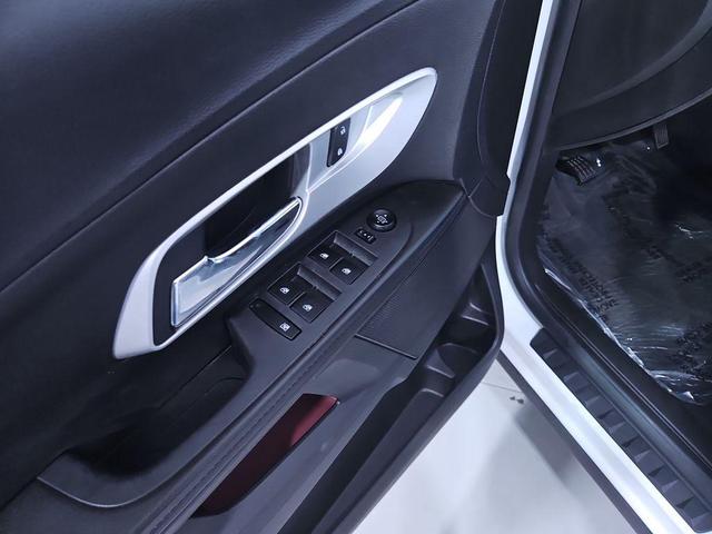 Photo of 2013 Summit White Chevrolet Equinox