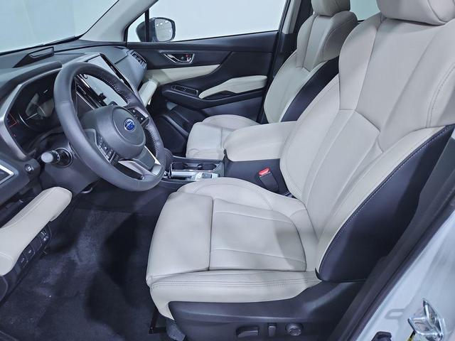 Photo of 2025 Crystal White Pearl Subaru Ascent