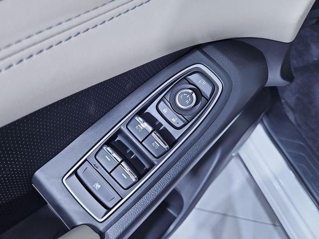 Photo of 2025 Crystal White Pearl Subaru Ascent