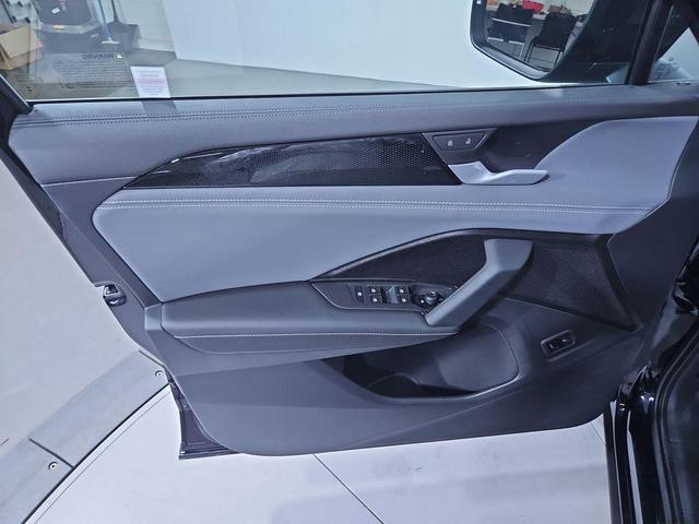 Photo of 2025 Deep Black Pearl Effect Volkswagen Tiguan
