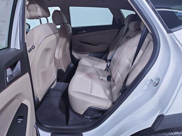 Photo of 2017 Winter White Hyundai TUCSON