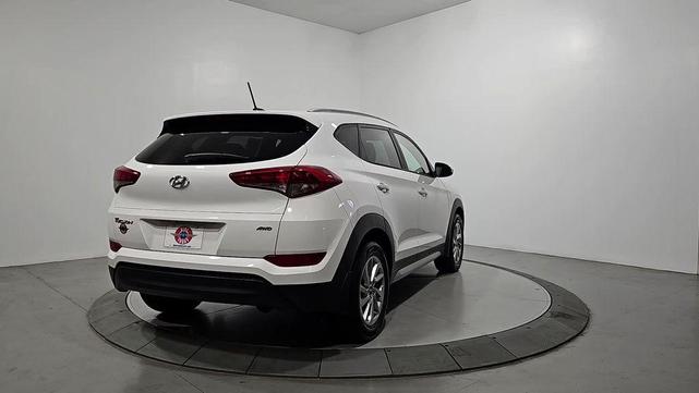 Photo of 2017 Winter White Hyundai TUCSON
