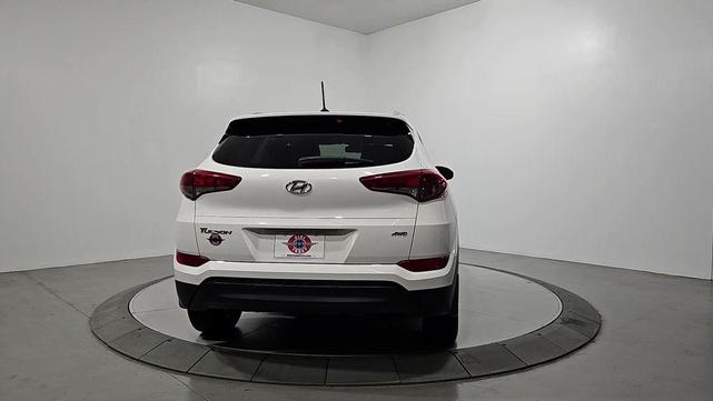Photo of 2017 Winter White Hyundai TUCSON
