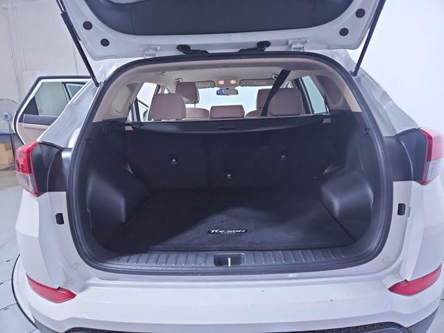 Photo of 2017 Winter White Hyundai TUCSON