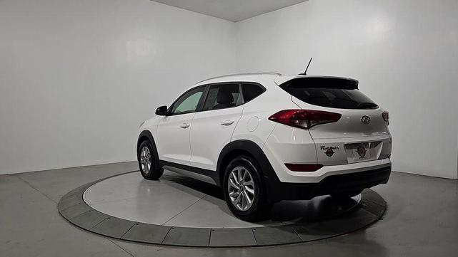 Photo of 2017 Winter White Hyundai TUCSON