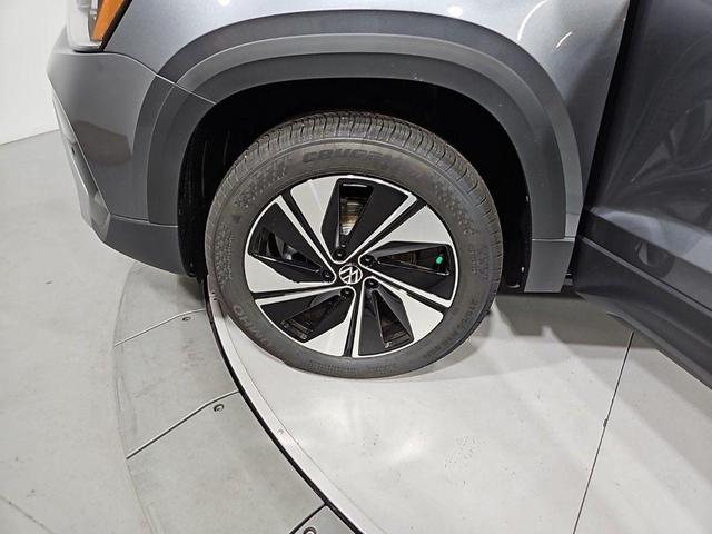 Photo of 2025 Platinum Gray Metallic Volkswagen Taos