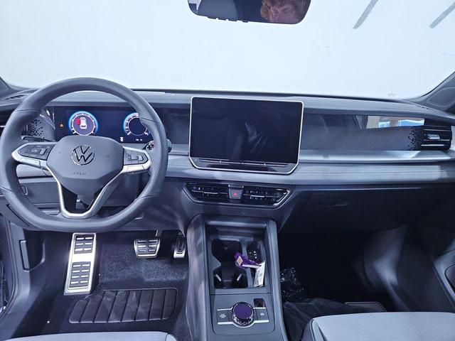 Photo of 2025 Platinum Gray Metallic Volkswagen Tiguan