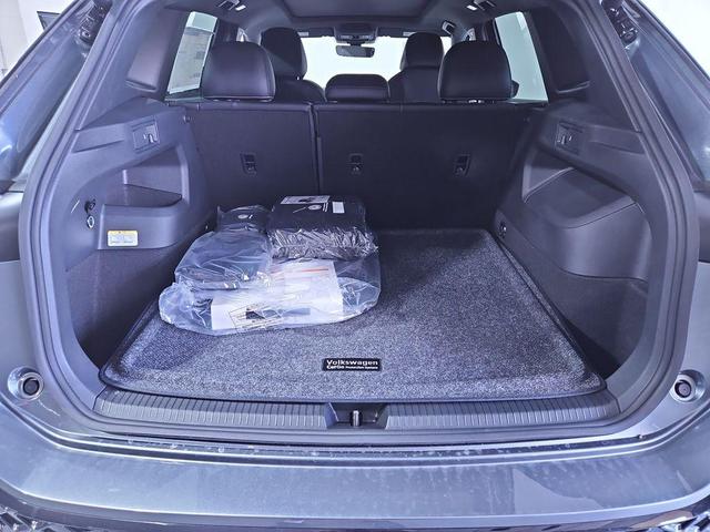 Photo of 2025 Platinum Gray Metallic Volkswagen Tiguan