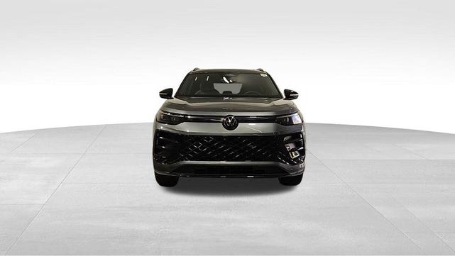 Photo of 2025 Platinum Gray Metallic Volkswagen Tiguan