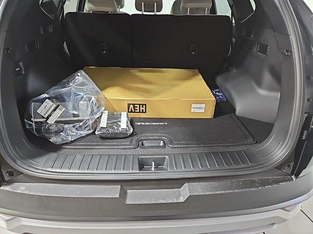 Photo of 2025 Ash Black Hyundai TUCSON Hybrid