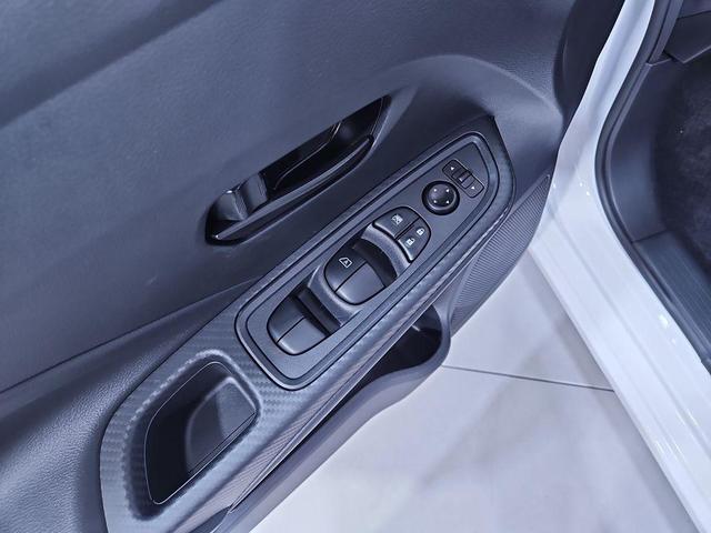 Photo of 2025 Cloud White Nissan Versa