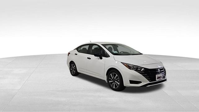 Photo of 2025 Cloud White Nissan Versa