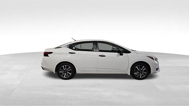 Photo of 2025 Cloud White Nissan Versa