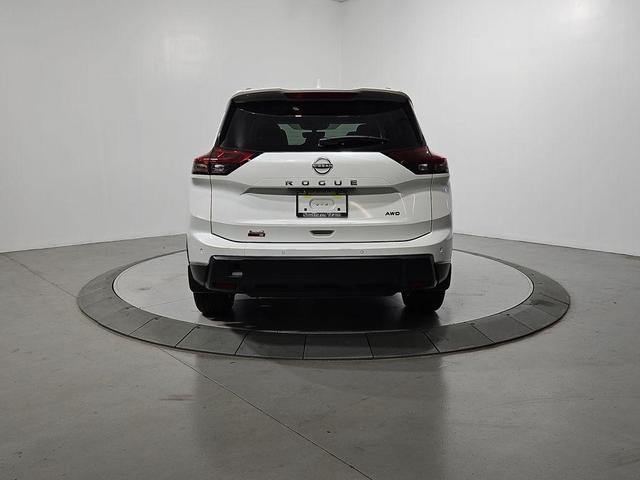 Photo of 2026 Everest White P Nissan Rogue