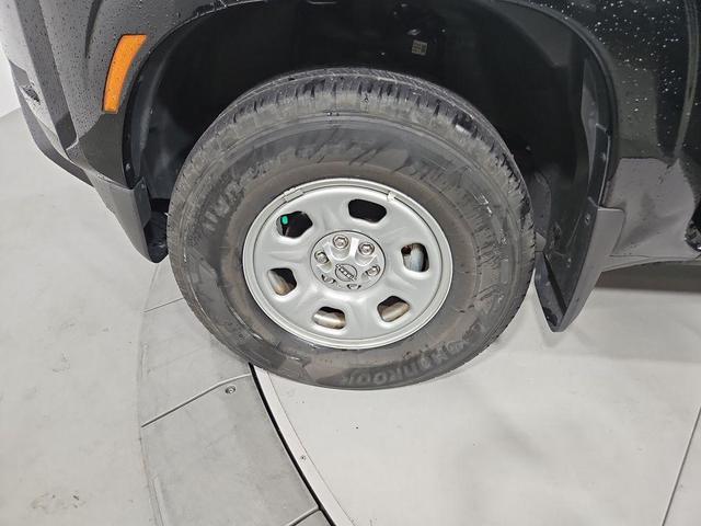 Photo of 2022 Black Nissan Frontier