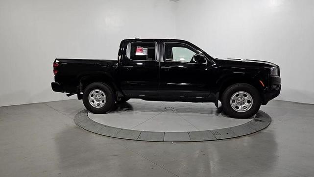 Photo of 2022 Black Nissan Frontier