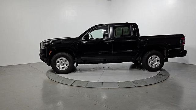 Photo of 2022 Black Nissan Frontier