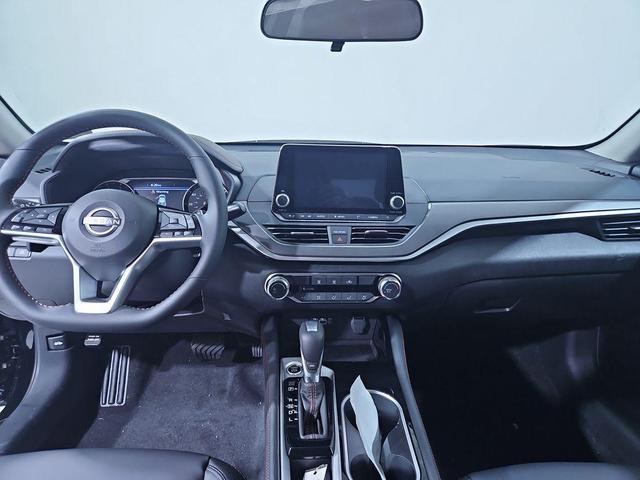 Photo of 2025 Black Nissan Altima