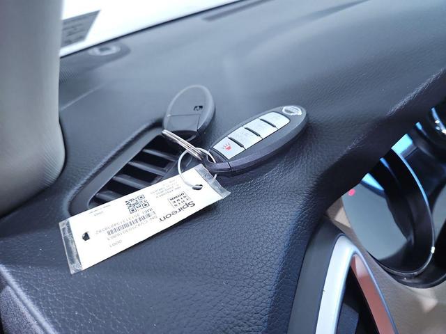 Photo of 2016 Cayenne Red Nissan Rogue