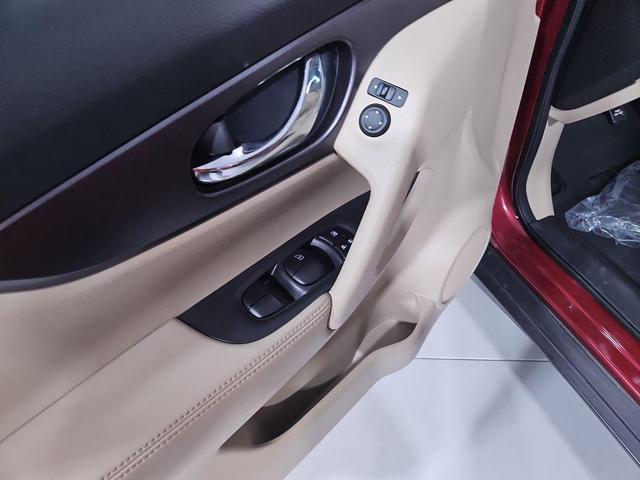 Photo of 2016 Cayenne Red Nissan Rogue