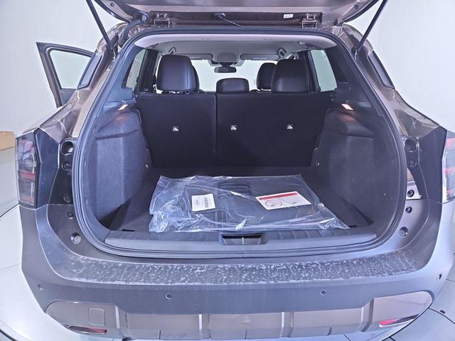 Photo of 2025 Canyon Bronze M Nissan Kicks
