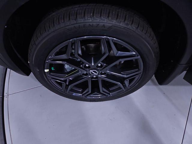 Photo of 2025 Canyon Bronze M Nissan Kicks