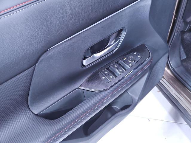 Photo of 2025 Canyon Bronze M Nissan Kicks