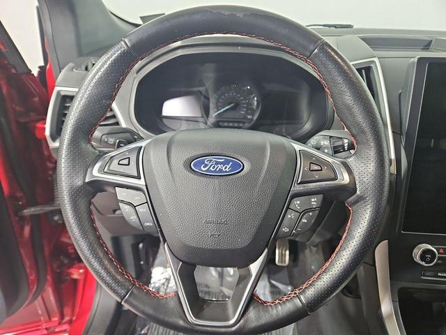 Photo of 2022 Rapid Red Metallic Tinted Clearcoat Ford Edge